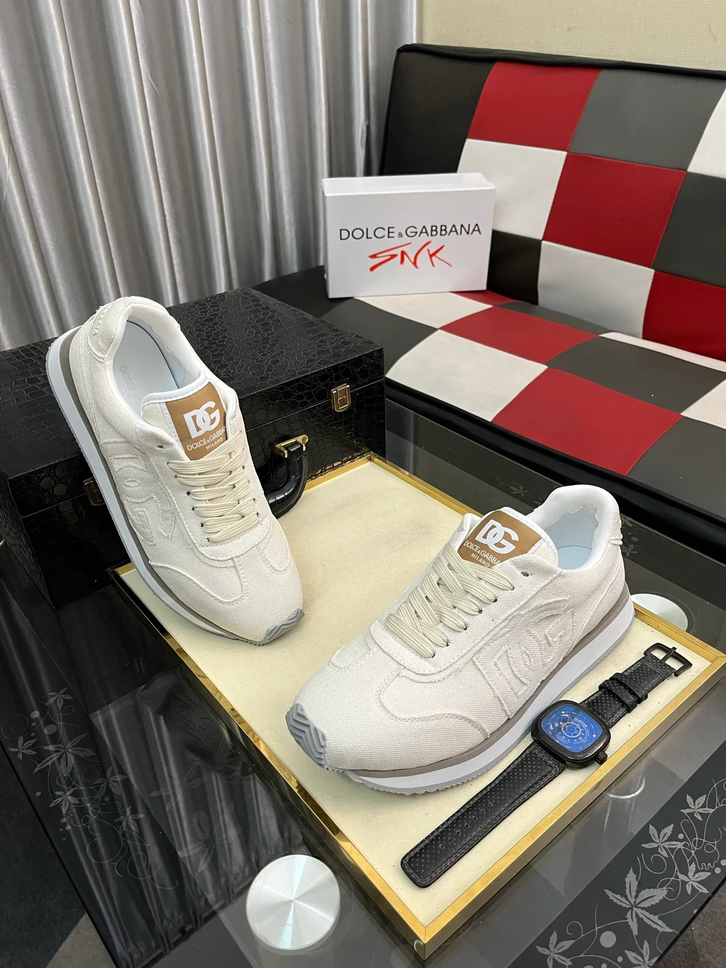Men's shoes 💰458⌚️⌚️DG's latest popular casual shoes 🔥🔥, the tongue has the brand's iconic details, and the combination of silk cowhide and cow suede enhances the style. Fashionable and versatile, it can complement any look. Create an exquisite design with unique dynamic vitality and modern atmosphere, showing modern elegance. Size: 36-464️⃣colors available